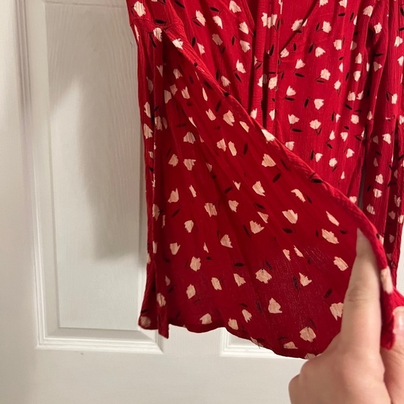 Billabong Women's Red Lust Linger Top Size Small - Picture 3 of 11